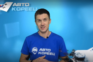 Спикер перед камерой