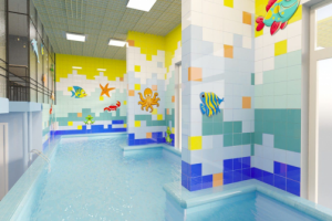 Бассейн в детском центре плавания.