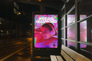 Рекламный плакат наушников