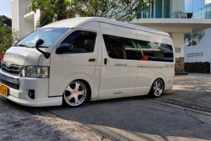 Пост для инстаграма  "Тюнинг минивэнов в Таиланде"