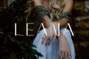 Шрифтовой логотип для женского магазина одежды