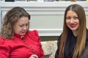 Весёлые девушки