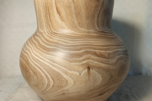 Ваза деревянная , интерьерная .