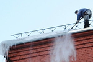 Уборка снега с крыш