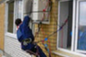 Установка кондиционеров альпинистами