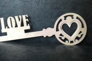 Свадебный реквизит "Ключ" с местом под фото в виде сердца