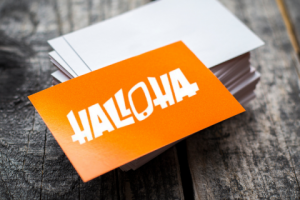 Название домена компании по реализации смартфонов и аксессуаров