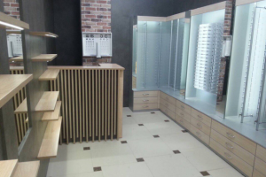 Фото реализации интерьера салона оптики