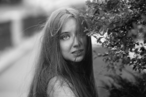 Черно-белый Портрет на улице.