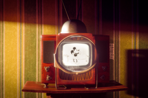 Телевизор с Линзой