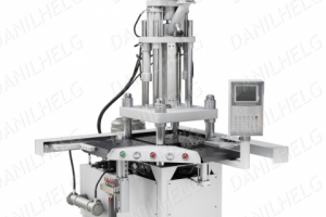 Термопластавтомат вертикального типа №1