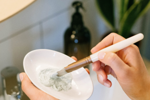 Маска из глины: как помогает в лечении прыщей?