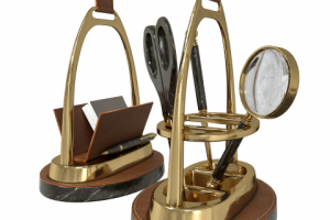 Настольный канцелярский набор.