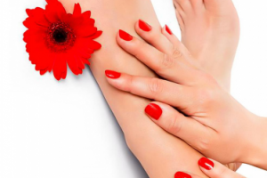 Маникюр и педикюр от салона красоты «Apriori» – то, что вам надо
