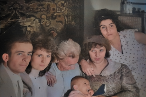 Реставрация старых фотографий.