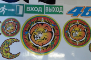 Наклейки Valentino Rossi на мотоцикл и шлем.