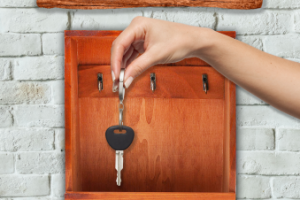 Ключница с подставкой для мелочей