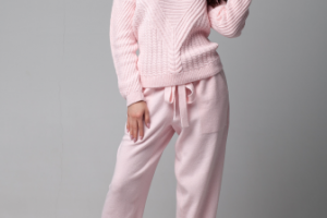 вязаный женский костюм