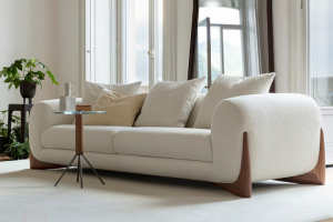 Один из диванов уже готовых