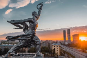 сделал нарезку съёмок Москвы с квадрокоптера