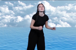 Повтор части клипа “1999 Charli XCX”