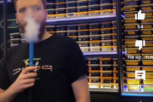 Вертикальное , реклама бара