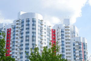 Стоит ли покупать квартиру на стадии котлована?