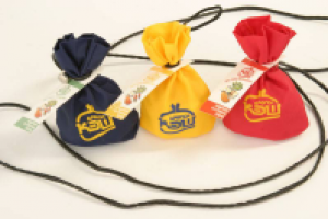 Кэш - марка леденцов в нестандартной упаковке