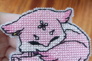 Вышивка крестом, брошь