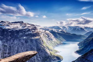 Нужна крутая заставка или интро?