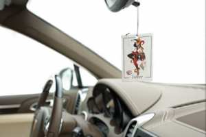 Карта-ароматизатор в автомобиль