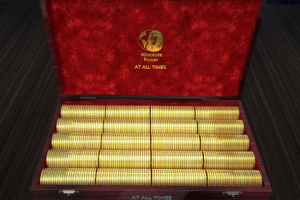 шкатулка с золотыми монетами