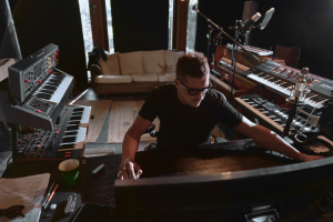 Сведение и мастеринг аудио трека для Youtube канала.