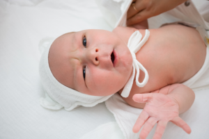 пеленание малыша, выписка из роддом