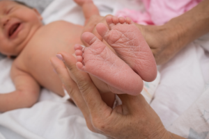 пеленание малыша, выписка из роддом