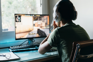 "Гейминг: эволюция и влияние на современное общество"