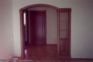 АРКА ДЕРЕВЯННАЯ В ЧАСТНОМ ИНТЕРЬЕРЕ