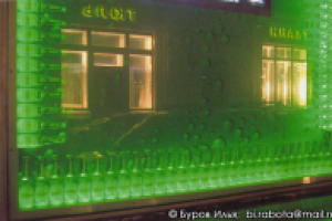 ВИТРИНА С ДИНАМИЧЕСКОЙ ПОДСВЕТКОЙ (КРУПНЫМ ПЛАНОМ)