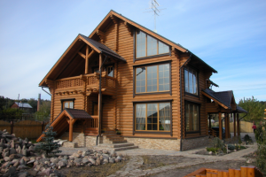 Индивидуальный жилой дом из оцилиндрованного бревна