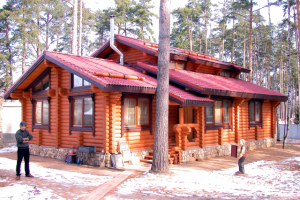 Индивидуальный жилой дом из оцилиндрованного бревна