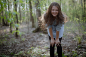 Девушка в лесу