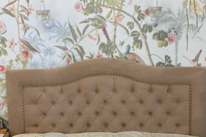 Изголовье кровати