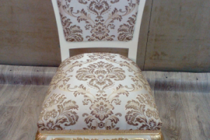 Антикварные стулья.