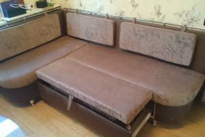 Диван кухонный.