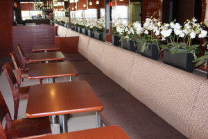 Перетяжки мебели в кафе.