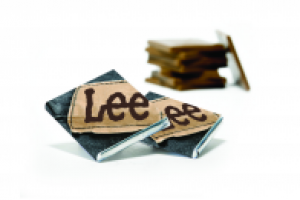 упаковка шоколадки с фирменной символикой