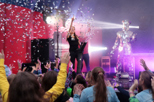 Детский праздник в летнем оздоровительном лагере