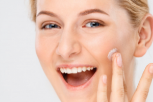 Три способа повысить эффективность крема для лица. Проверено