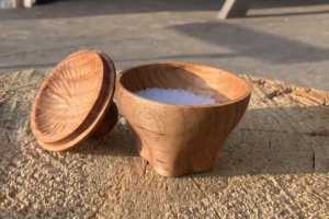 Солонка с крышкой