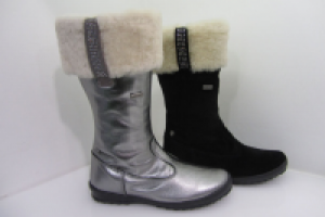 Обувь на белом фоне